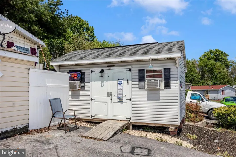 16218 Mcgregor Dr, Hagerstown, MD 21740 - #2