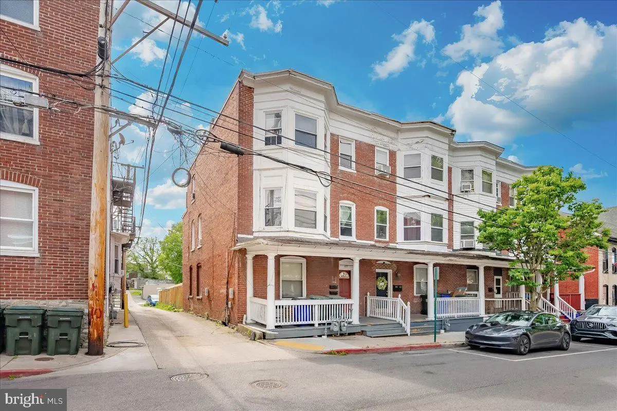 422 N Locust St, Hagerstown, MD 21740 - #1
