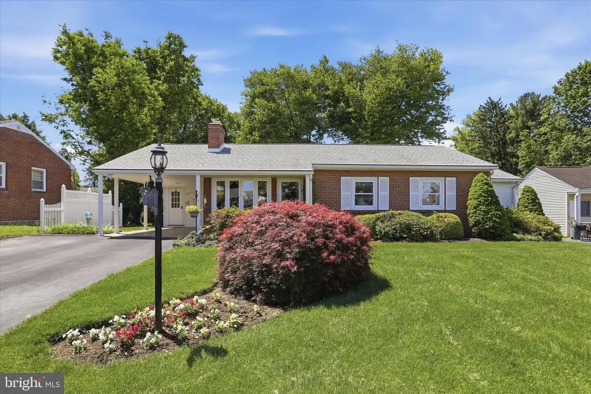 17933 Oak Ridge Dr, Hagerstown, MD 21740 - #1