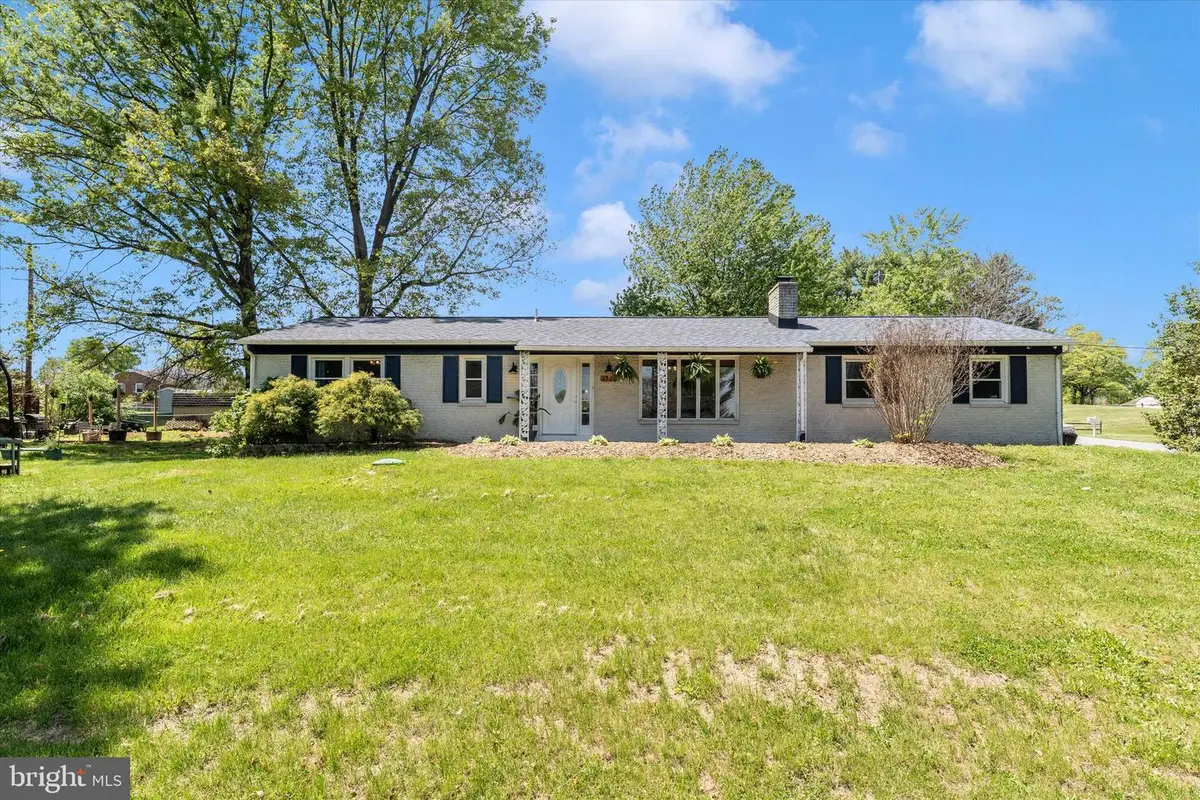 9708 Fernwood Ln, Hagerstown, MD 21740 - #1