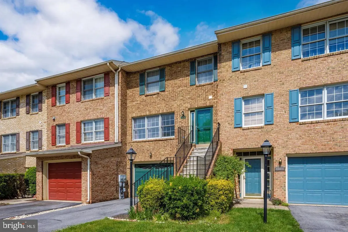 1323 Lindsay Ln, Hagerstown, MD 21742 - #1