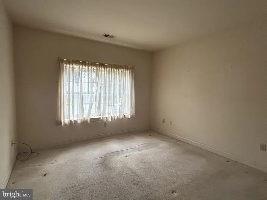 18804 Dover Dr, Hagerstown, MD 21742 - #3