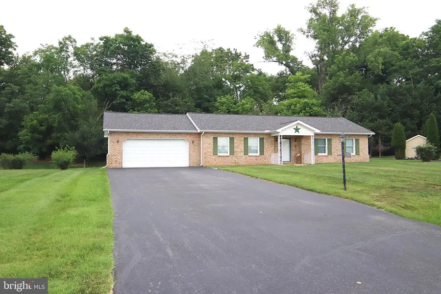 7 Plantation Dr, Hagerstown, MD 21740 - #2
