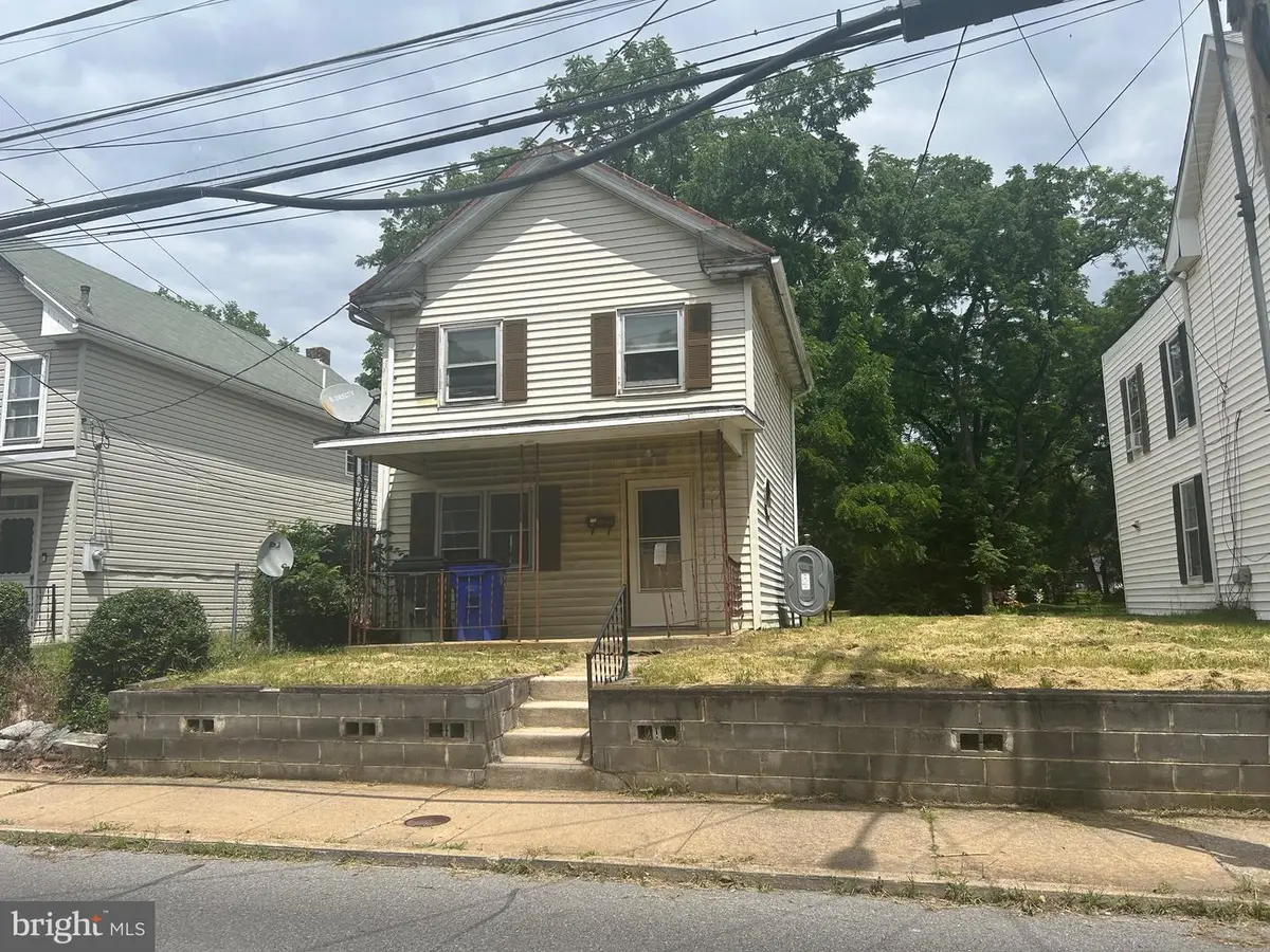 654 Pennsylvania Ave, Hagerstown, MD 21740 - #1