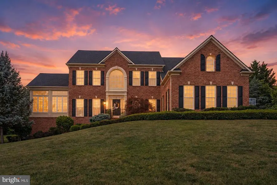 9808 Pembroke Dr, Hagerstown, MD 21740 - #2