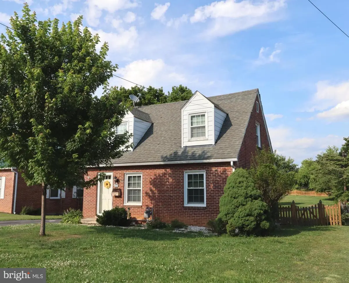 824 Armstrong Ave, Hagerstown, MD 21740 - #1