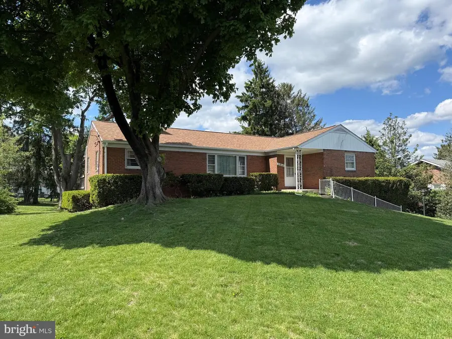11814 Linbar Dr, Hagerstown, MD 21742 - #2