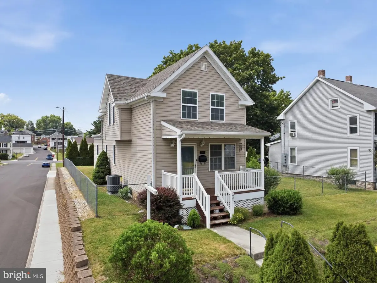 631 Maryland Ave, Hagerstown, MD 21740 - #1