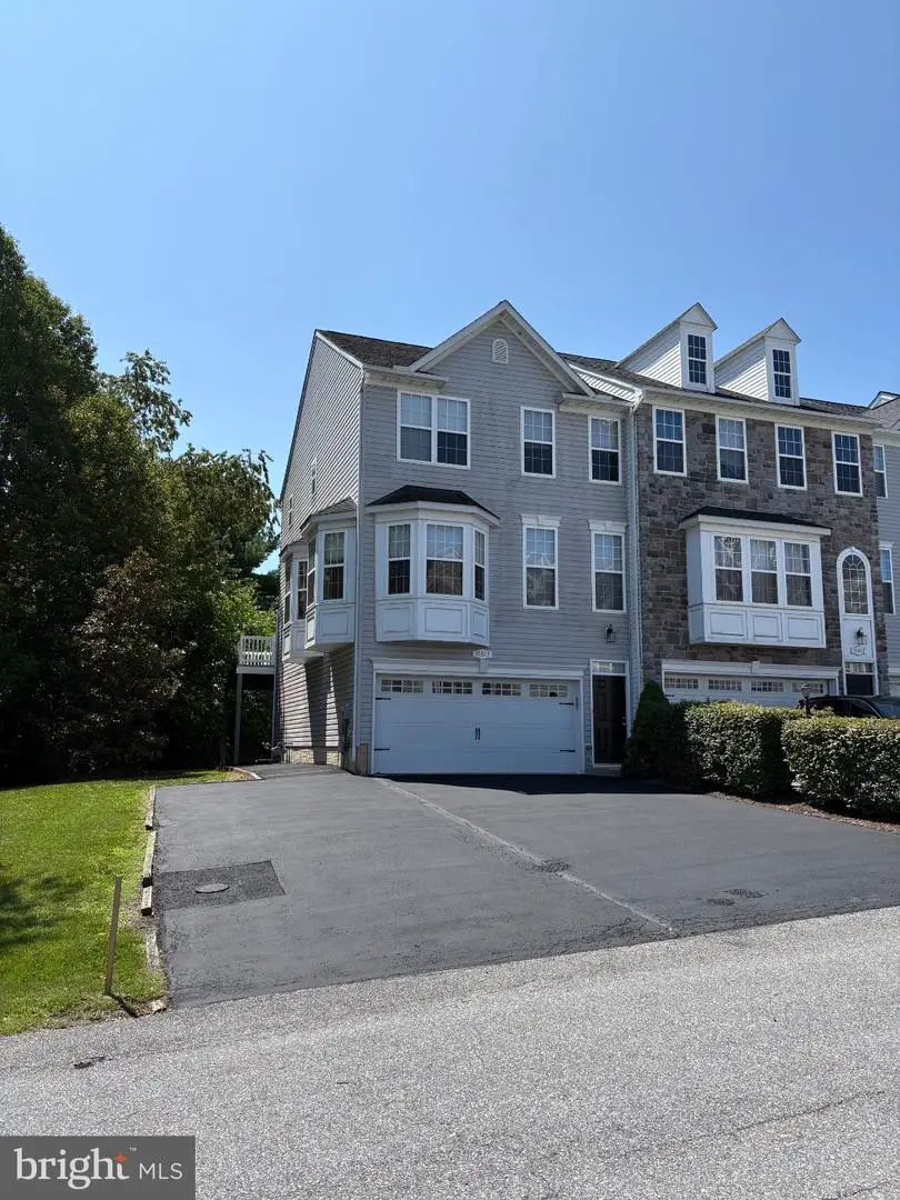 10325 Lantern Ln, Hagerstown, MD 21740 - #2
