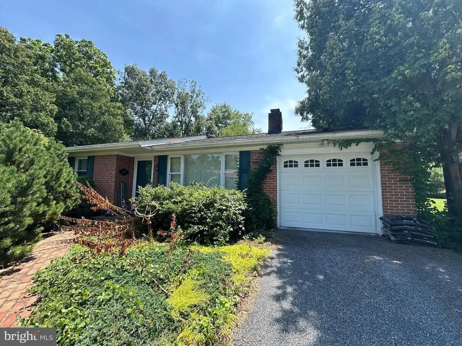 18529 Sherbrooke Dr, Hagerstown, MD 21742 - #2