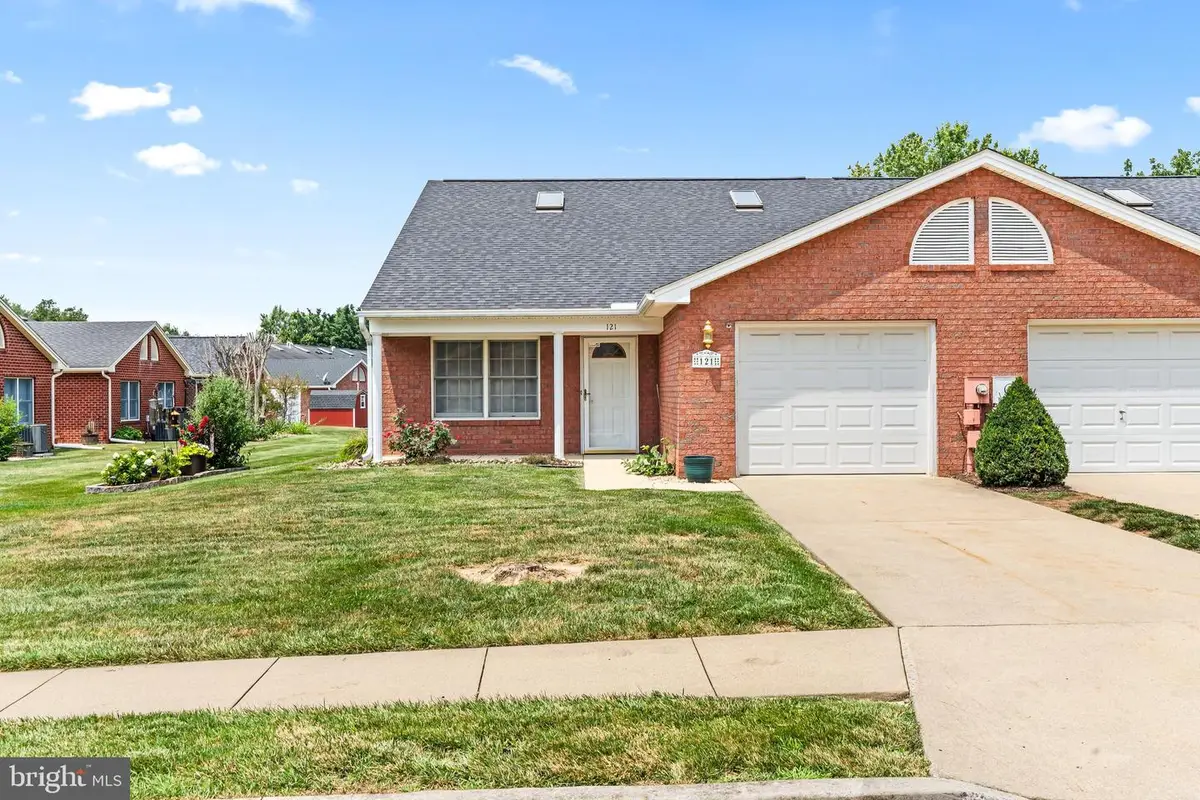 121 Chantilly Ct, Hagerstown, MD 21740 - #1