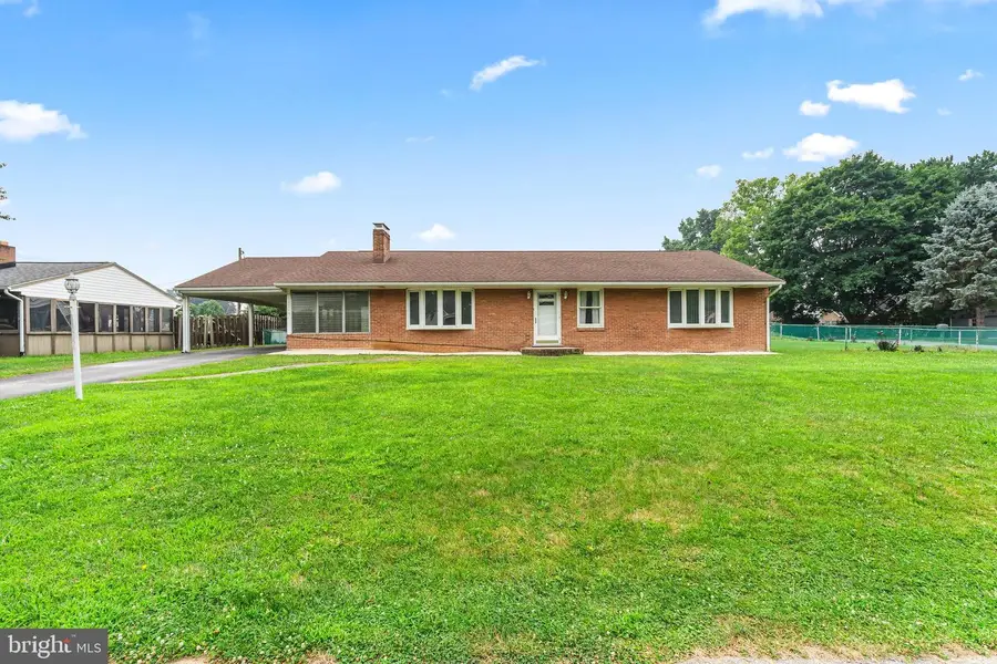 18219 Summerlin Dr, Hagerstown, MD 21740 - #2