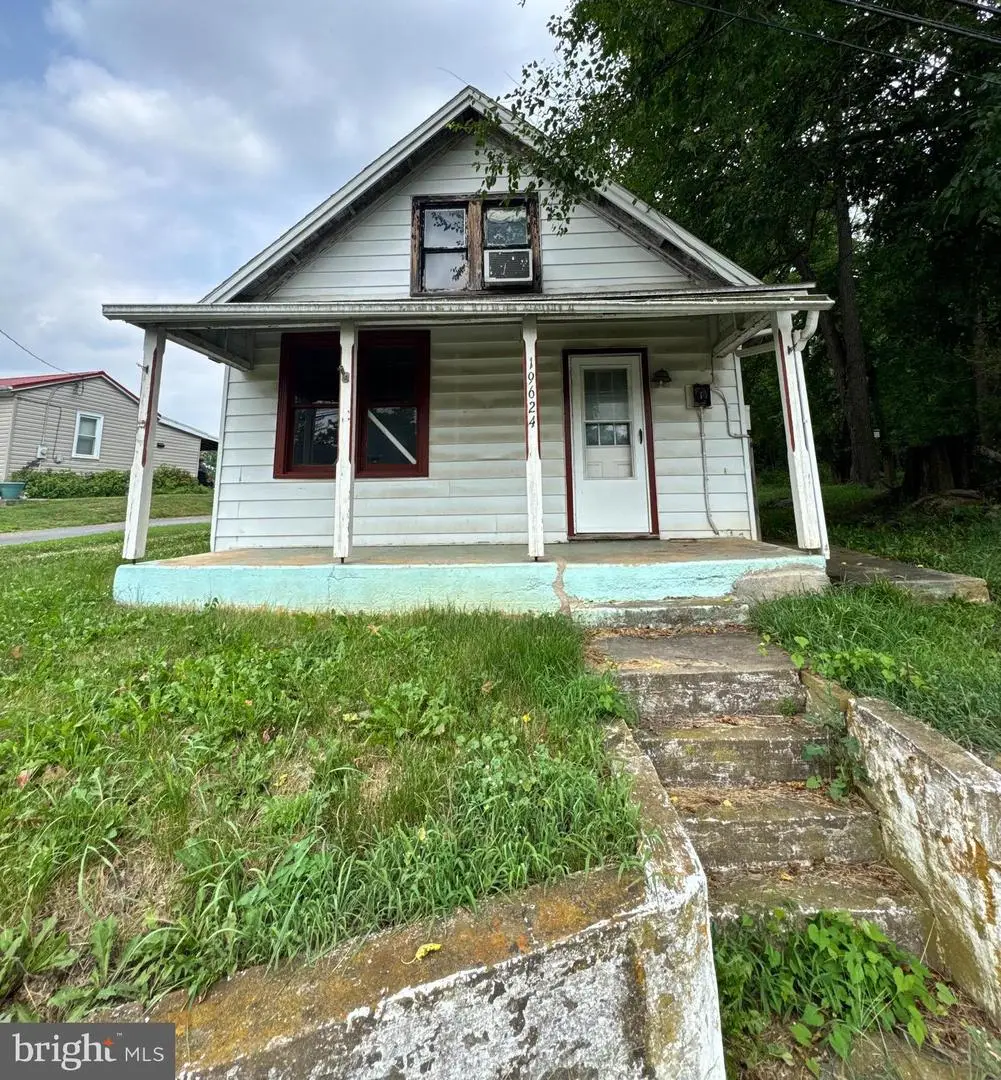 19624 Old Forge Rd, Hagerstown, MD 21742 - #1