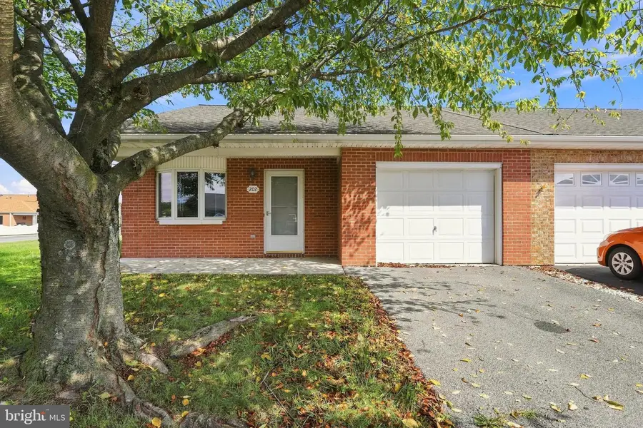 202 Winding Oak Dr, Hagerstown, MD 21740 - #2