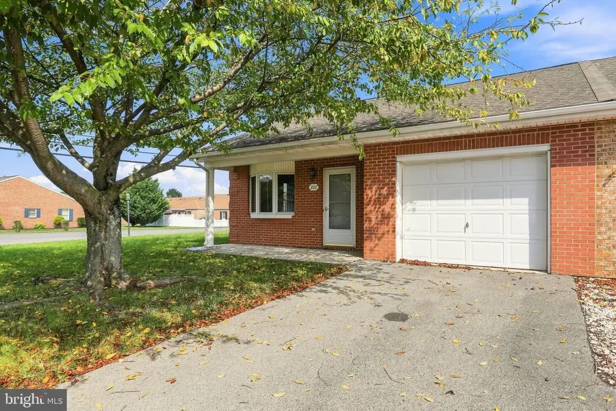 202 Winding Oak Dr, Hagerstown, MD 21740 - #3