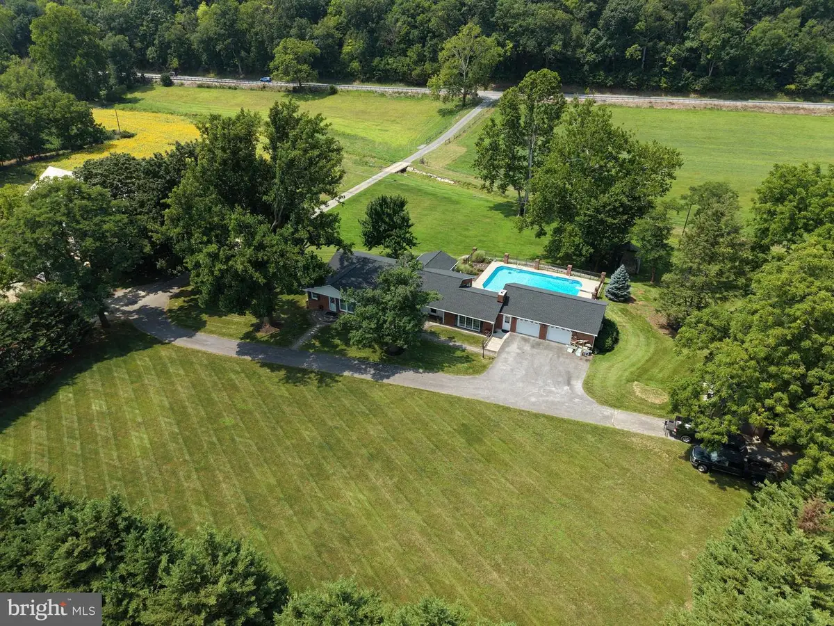 10939 Mapleville Rd, Hagerstown, MD 21742 - #1