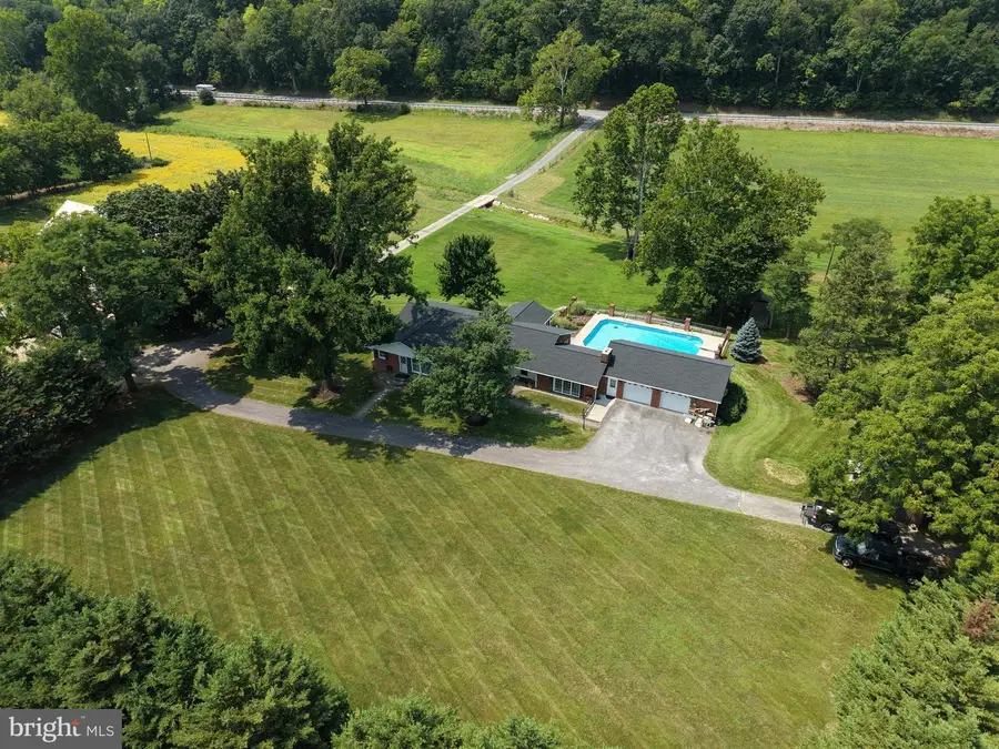 10939 Mapleville Rd, Hagerstown, MD 21742 - #2