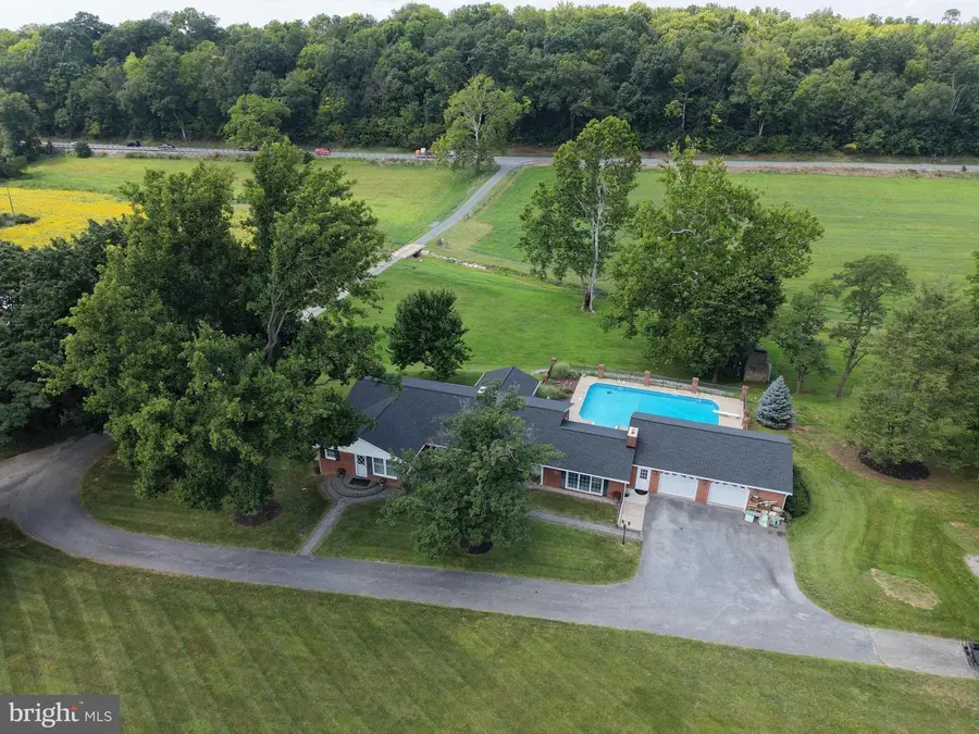 10939 Mapleville Rd, Hagerstown, MD 21742 - #3