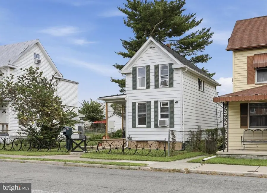 842 Spruce St, Hagerstown, MD 21740 - #3