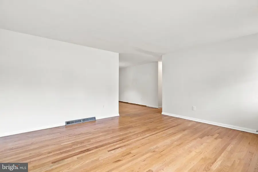 10831 Rosewood Dr, Hagerstown, MD 21740 - #3