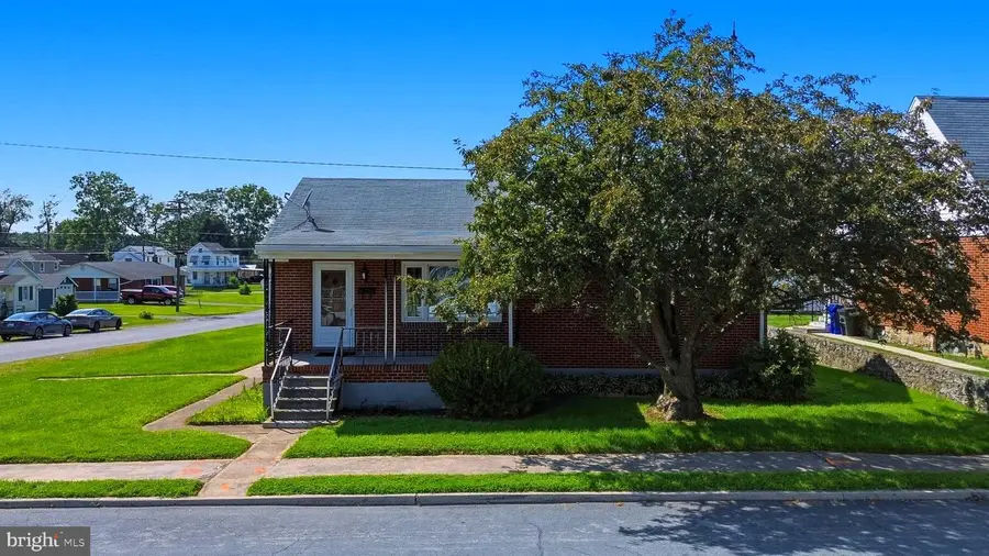 1047 Corbett St, Hagerstown, MD 21740 - #2