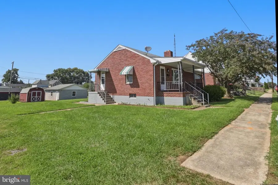 1047 Corbett St, Hagerstown, MD 21740 - #3