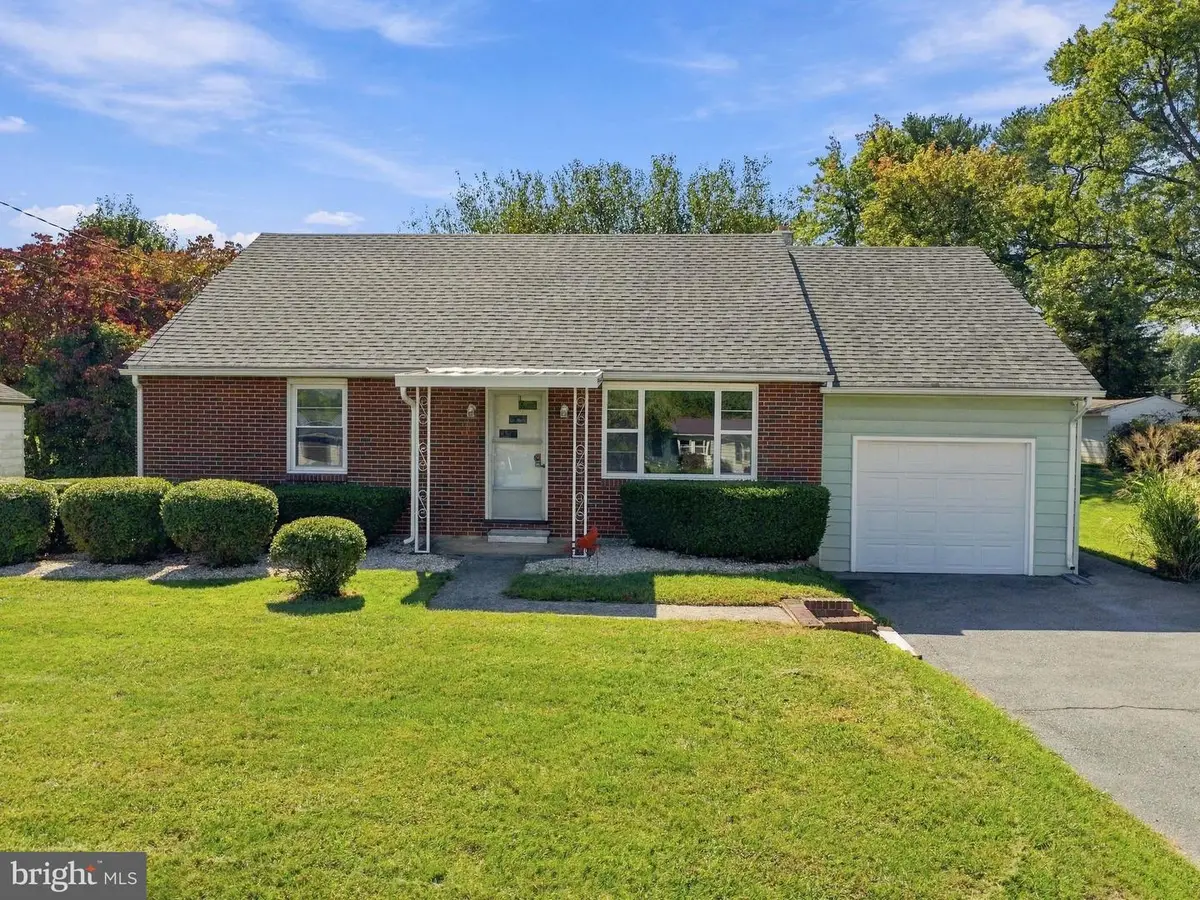 208 E Sunset Ave, Williamsport, MD 21795 - #1