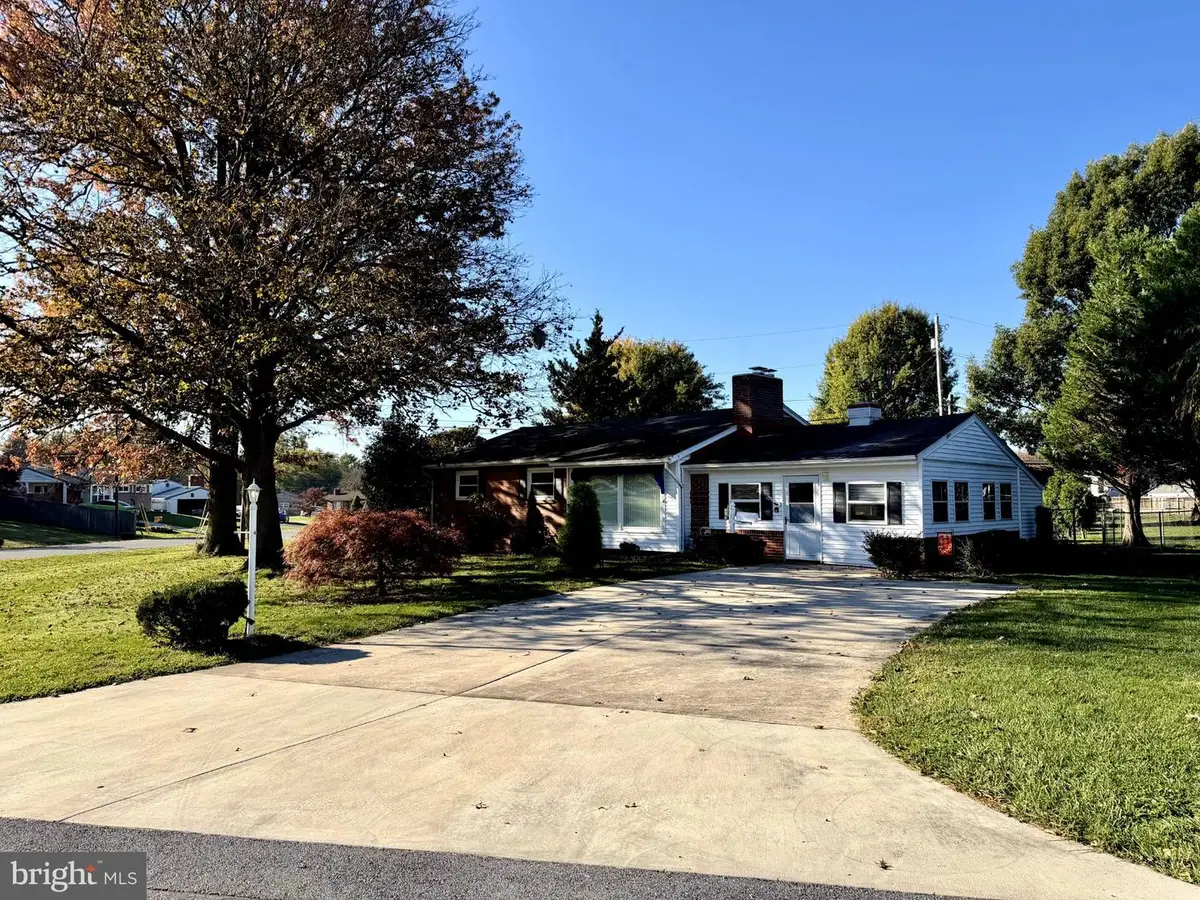 17615 Crest Dr, Hagerstown, MD 21740 - #1