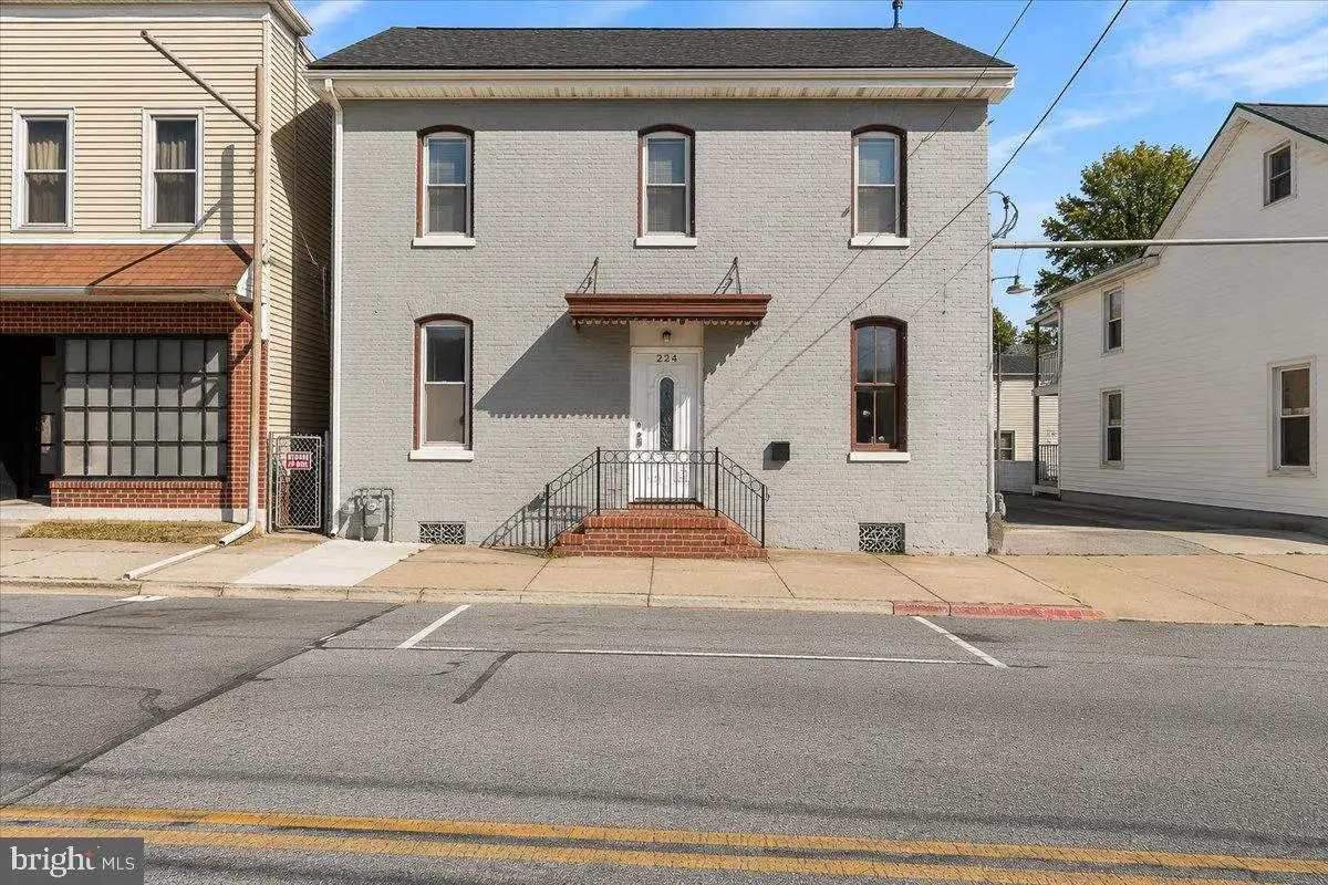 224 Frederick St, Hagerstown, MD 21740 - #1