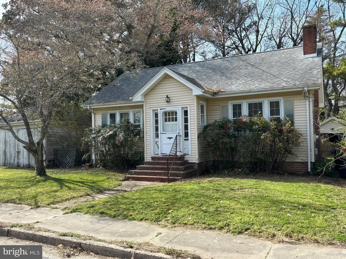 206 8th St, Pocomoke City, MD 21851 - #1