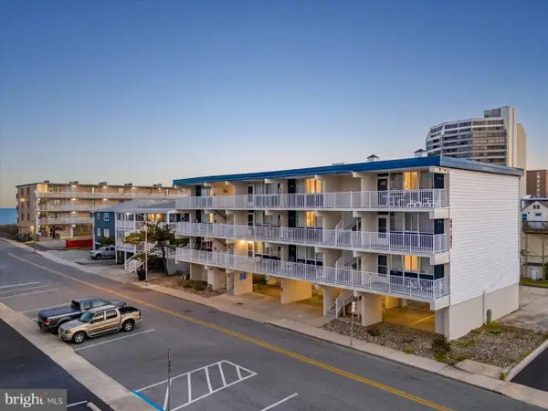 9 88th St #102, OCEAN CITY, MD 21842