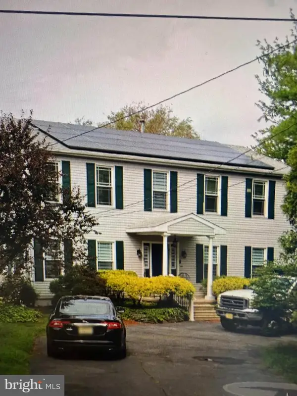 2 Lake Dr, LINWOOD, NJ 08221