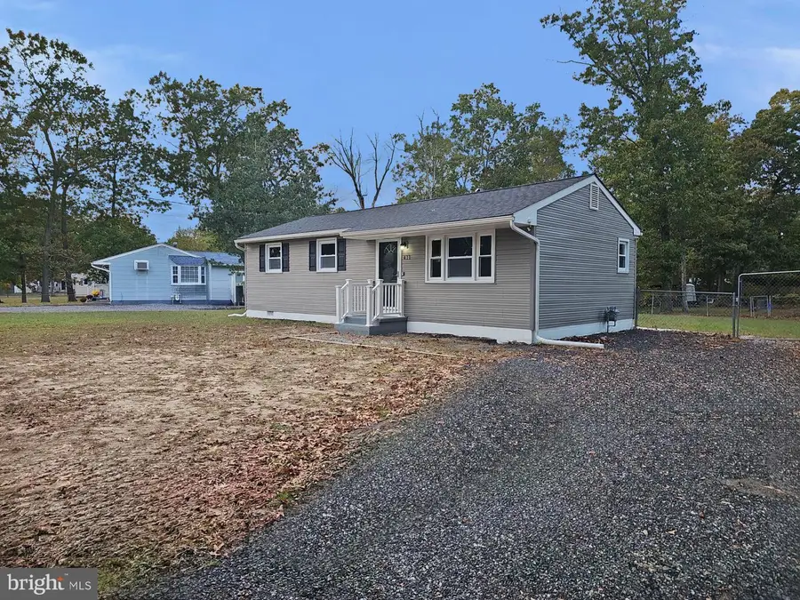 411 Woodlawn Ave, Williamstown, NJ 08094 - Image #2