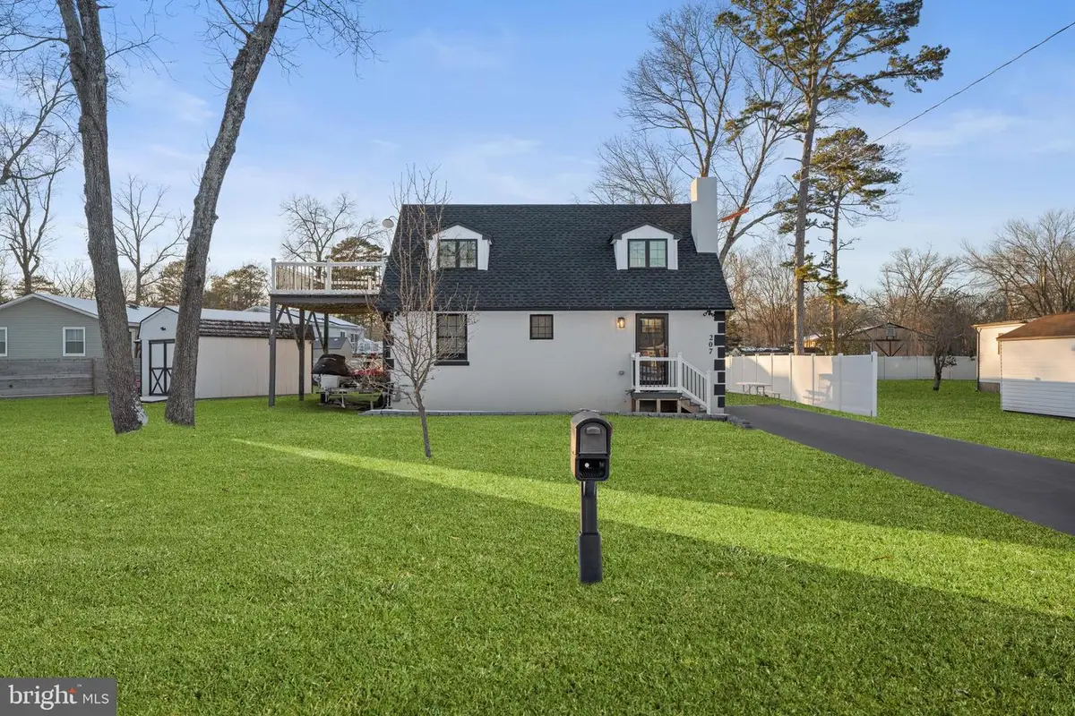 207 Woodlawn Ave, Williamstown, NJ 08094 - Image #1