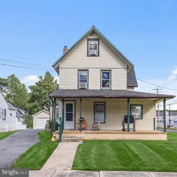 102 Grape St, HAMMONTON, NJ 08037
