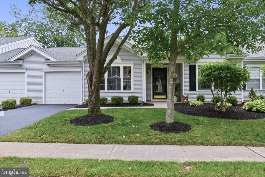 657 E Chancery Ln, Absecon, NJ 08205 - #2