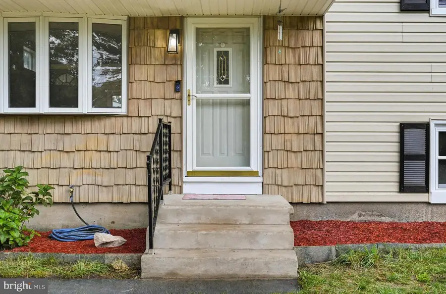 402 Woodlawn Ave, Williamstown, NJ 08094 - #2