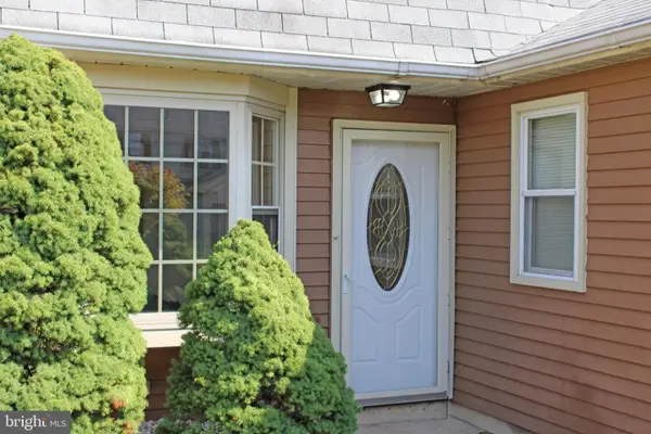 60 River Bank Dr, ROEBLING, NJ 08554