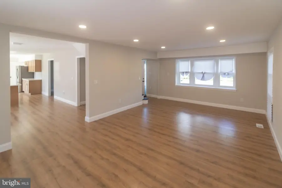 86 New Castle Ln, Willingboro, NJ 08046 - Image #2