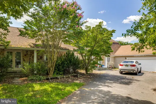 36 White Pine Rd, CHESTERFIELD, NJ 08515