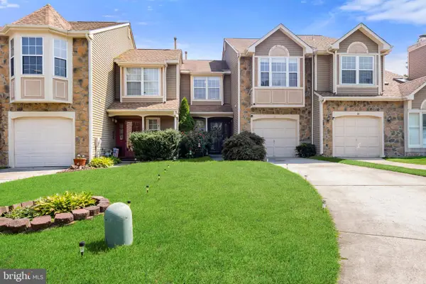 18 Kenton Pl, MOUNT LAUREL, NJ 08054