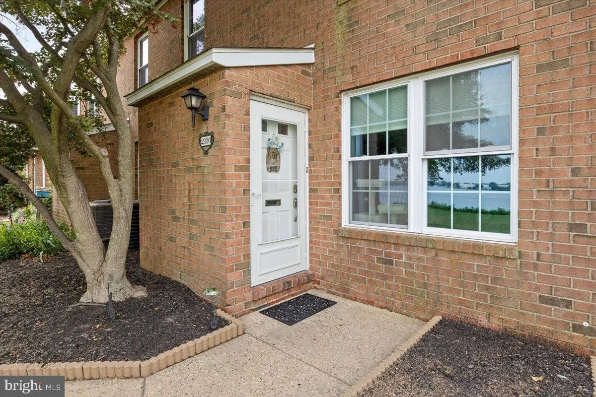 2100 N Harbour Dr, Palmyra, NJ 08065 - Image #1