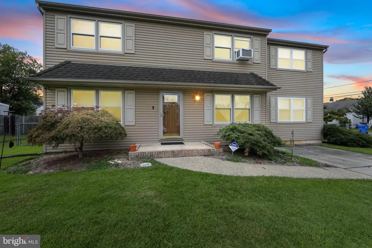 93 Wellington Pl, Burlington, NJ 08016 - Image #1