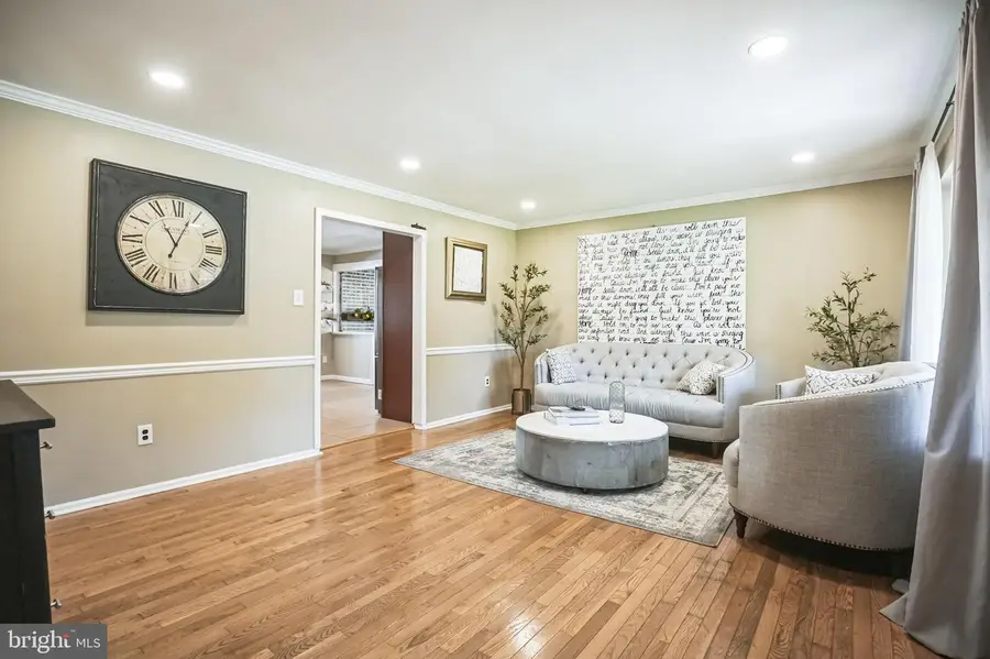 24 Hunters Dr, Mount Laurel, NJ 08054 - Image #2