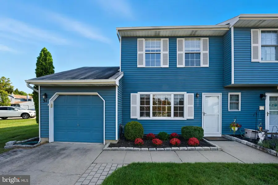 31 Gloucester Ct, Bordentown, NJ 08505 - Image #2