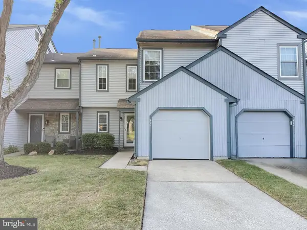 421 Jamestown Ct, MOUNT LAUREL, NJ 08054