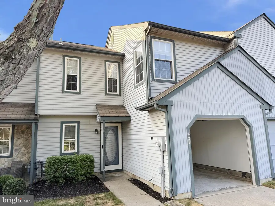 421 Jamestown Ct, Mount Laurel, NJ 08054 - Image #2