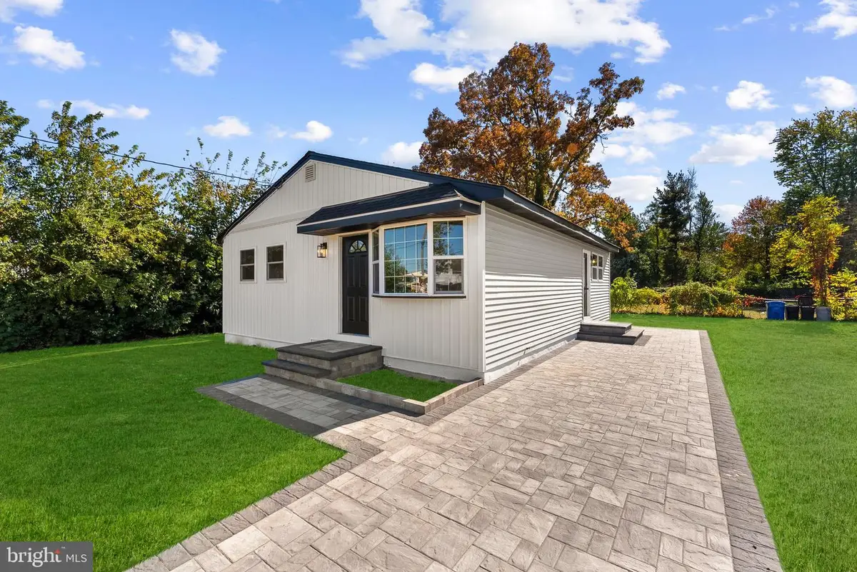 726 Smith Ln, Mount Holly, NJ 08060 - Image #1