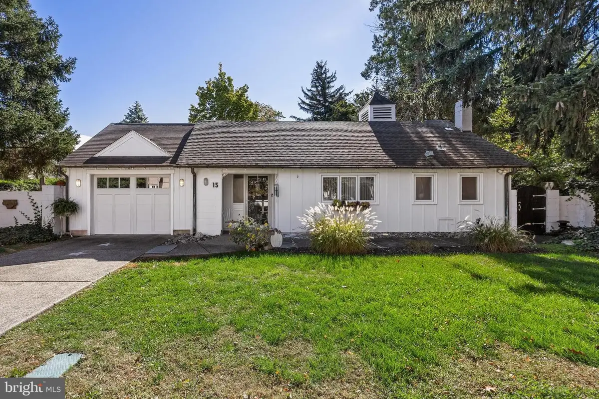 15 Carriage House Ln, Riverton, NJ 08077 - Image #1