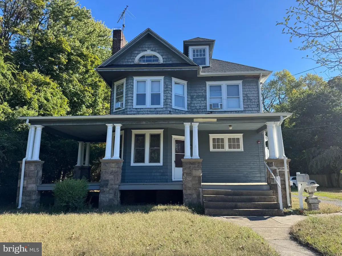 718 Woodlane Rd, Beverly, NJ 08010 - Image #1